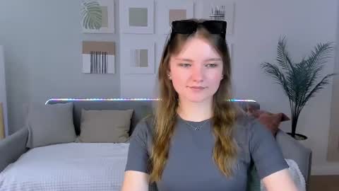 Snapshot of charminglookeva chatting on 06-20-26, 11:13 Im Eva online show from 06-20-26, 11:13