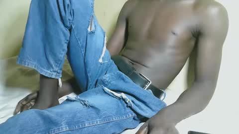 Snapshot of charmzboy chatting on 10-16-25, 10:05 charmzboy online show from 10-16-25, 10:05