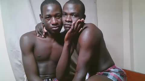 Snapshot of charmzboy chatting on 11-06-25, 02:29 charmzboy online show from 11-06-25, 02:29