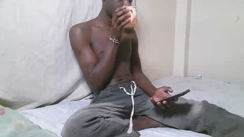 Snapshot of charmzboy chatting on 11-12-25, 02:56 charmzboy online show from 11-12-25, 02:56