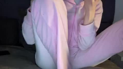 Vicky online show from 05-03-26, 09:43