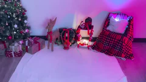 JASMINE   usually going live about 2 am UTC  online show from 12-26-24, 03:38