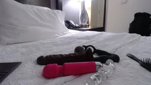 Madion Bambi online show from 04-21-26, 02:37