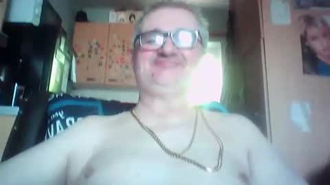 Snapshot of chatubatelee555 chatting on 05-25-26, 02:45 lee online show from 05-25-26, 02:45