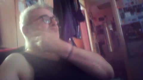 Snapshot of chatubatelee555 chatting on 07-11-26, 12:30 lee online show from 07-11-26, 12:30