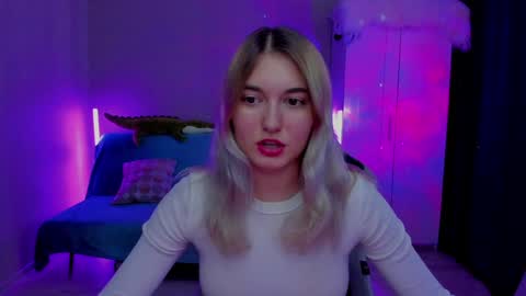 Snapshot of chatur_lady_ chatting on 12-23-24, 07:06 Betty online show from 12-23-24, 07:06