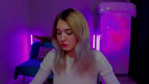 Snapshot of chatur_lady_ chatting on 12-25-24, 07:03 Betty online show from 12-25-24, 07:03