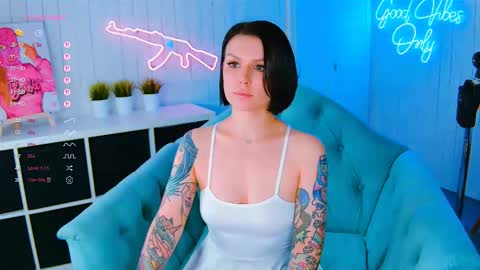 Snapshot of chaturkaterina chatting on 10-16-25, 04:24 Miss Harmony online show from 10-16-25, 04:24