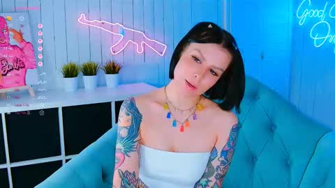 Snapshot of chaturkaterina chatting on 10-22-25, 04:46 Miss Harmony online show from 10-22-25, 04:46