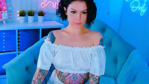 Snapshot of chaturkaterina chatting on 10-24-25, 05:37 Miss Harmony online show from 10-24-25, 05:37