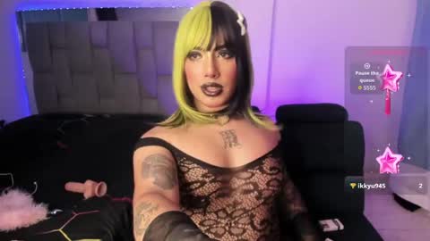 Snapshot of chaturmodels chatting on 05-13-26, 11:22 Sophie online show from 05-13-26, 11:22