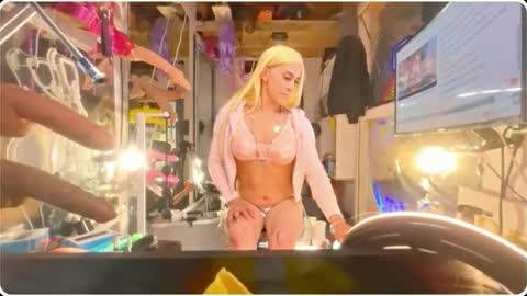 Snapshot of chavezechavez4207 chatting on 02-28-26, 07:42 MasterPRO online show from 02-28-26, 07:42