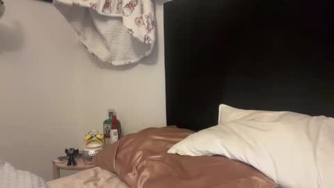 Snapshot of chazdazle chatting on 11-05-25, 08:47 Chaz online show from 11-05-25, 08:47