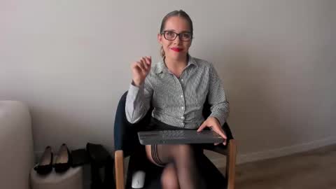 Regina Phalange online show from 02-07-25, 09:15