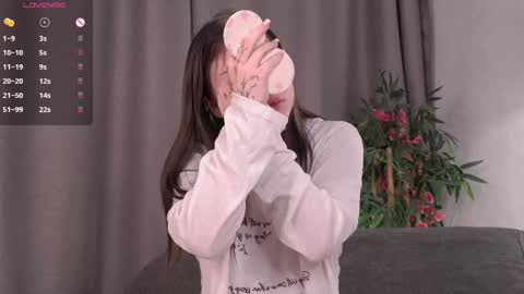 Snapshot of cheekie_breekie chatting on 03-07-26, 04:26 Lia online show from 03-07-26, 04:26