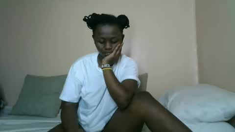 Snapshot of cheeky_charms chatting on 03-18-26, 06:05 cheeky_charms online show from 03-18-26, 06:05