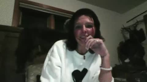 Snapshot of cheekybee chatting on 02-12-25, 03:29 CheekyBee online show from 02-12-25, 03:29