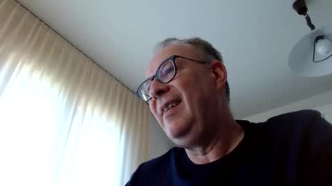 Snapshot of cheer2u chatting on 05-28-26, 01:19 cheer2u online show from 05-28-26, 01:19