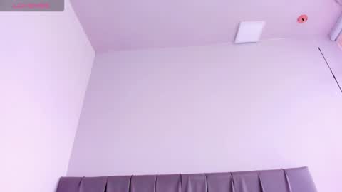 Snapshot of cheerlynn chatting on 09-11-25, 05:35 Cherlyn online show from 09-11-25, 05:35