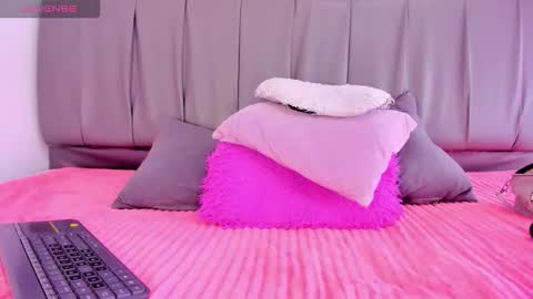 Snapshot of cheerlynn chatting on 09-16-25, 04:19 Cherlyn online show from 09-16-25, 04:19