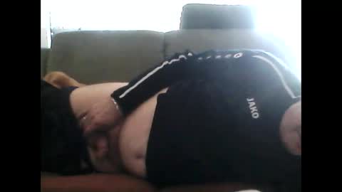 Snapshot of cheesy4444 chatting on 02-11-25, 12:05 Tom online show from 02-11-25, 12:05