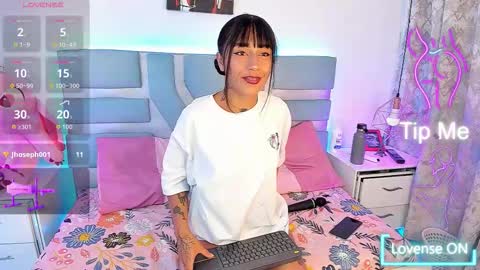 Snapshot of chel_18 chatting on 10-22-25, 09:03 chel online show from 10-22-25, 09:03