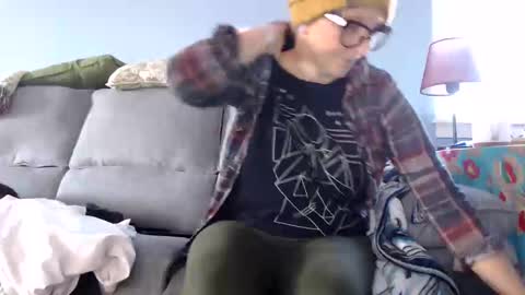 Chelsea online show from 10-18-25, 06:41