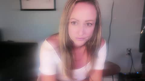 chelsee lynn online show from 10-22-25, 04:24