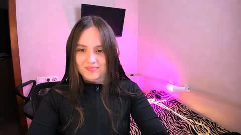 Chelsy  Luxe  online show from 07-25-26, 10:13