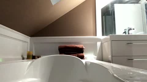 Snapshot of chenovich chatting on 01-02-25, 01:06 chenovich online show from 01-02-25, 01:06