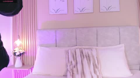 Snapshot of cherlyn_1 chatting on 05-11-26, 01:17 cherlyn_1 online show from 05-11-26, 01:17