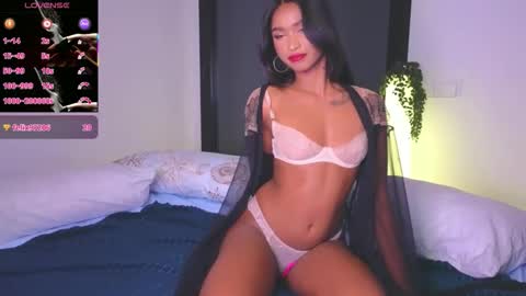 Snapshot of cherrrish_ chatting on 10-10-25, 06:18 Kate online show from 10-10-25, 06:18