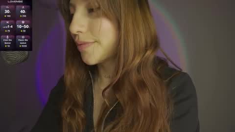 Snapshot of cherry__peach chatting on 09-26-25, 11:09 Holly online show from 09-26-25, 11:09