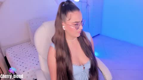 Snapshot of cherry_blond_ chatting on 10-03-25, 09:23 Cherry online show from 10-03-25, 09:23