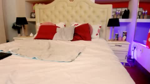 Cherry online show from 10-27-25, 06:45