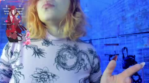 Snapshot of cherry_xoxx chatting on 09-16-25, 11:22 online show from 09-16-25, 11:22