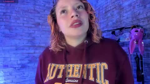 Snapshot of cherry_xoxx chatting on 09-20-25, 11:33 online show from 09-20-25, 11:33