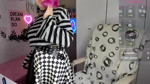 Snapshot of cherrybounce chatting on 02-09-26, 09:52 Sarah online show from 02-09-26, 09:52