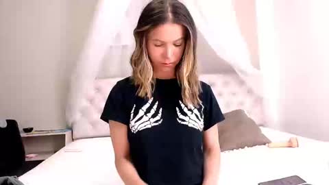 Snapshot of cherrycoloured chatting on 12-04-24, 09:57 Anna online show from 12-04-24, 09:57