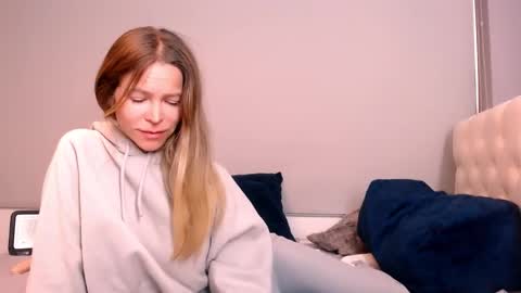 Snapshot of cherrycoloured chatting on 10-20-25, 04:51 Anna online show from 10-20-25, 04:51