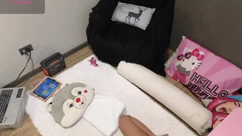 Snapshot of cherrycreme chatting on 02-19-25, 02:12 Cherry online show from 02-19-25, 02:12