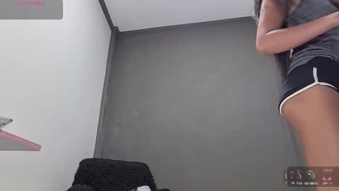 Snapshot of cherrycreme chatting on 02-21-25, 02:28 Cherry online show from 02-21-25, 02:28