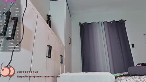 Snapshot of cherrycreme chatting on 09-10-25, 02:22 Cherry online show from 09-10-25, 02:22