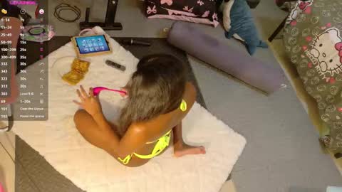 Snapshot of cherrycreme chatting on 09-23-25, 02:14 Cherry online show from 09-23-25, 02:14