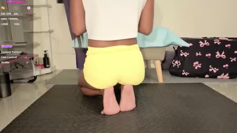 Snapshot of cherrycreme chatting on 10-20-25, 02:23 Cherry online show from 10-20-25, 02:23