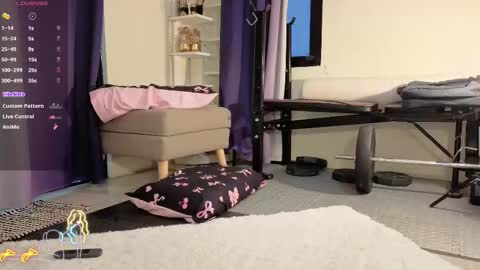 Snapshot of cherrycreme chatting on 11-03-25, 06:25 Cherry online show from 11-03-25, 06:25