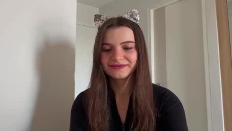 Snapshot of cherryelin chatting on 12-18-24, 05:04 Lina online show from 12-18-24, 05:04