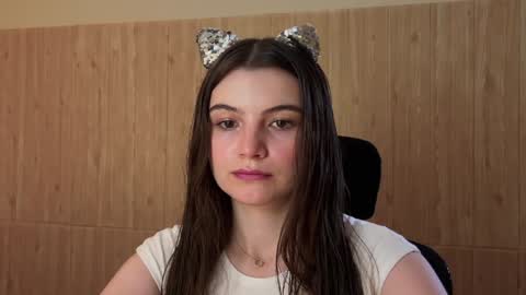 Snapshot of cherryelin chatting on 02-01-25, 05:18 Lina online show from 02-01-25, 05:18
