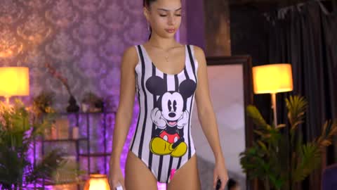 Selena online show from 01-18-25, 07:37