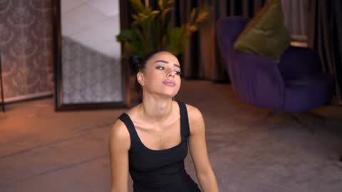 Selena online show from 02-01-25, 07:44